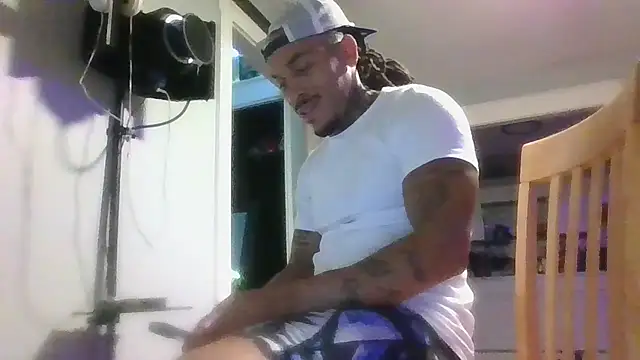 Pokazy przed kamerką – BigWayneBabyXXX