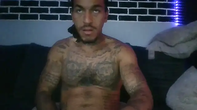 BigWayneBabyXXX: διαδικτυακό σόου στην κάμερα