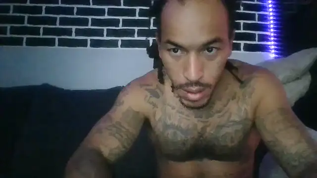 Pokazy przed kamerką – BigWayneBabyXXX