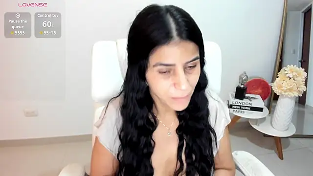 Chatroom XXX en direct de renata_t_