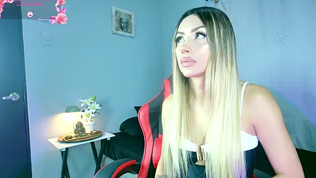 ale_lovee Show in webcam