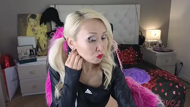 Webkamerová show RoxalanaStar