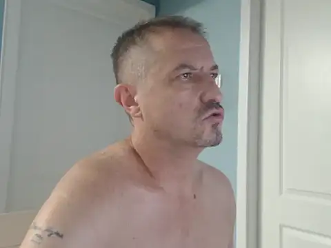 MisterFaithRO Show in webcam