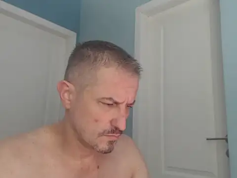 MisterFaithRO Chat XXX in diretta