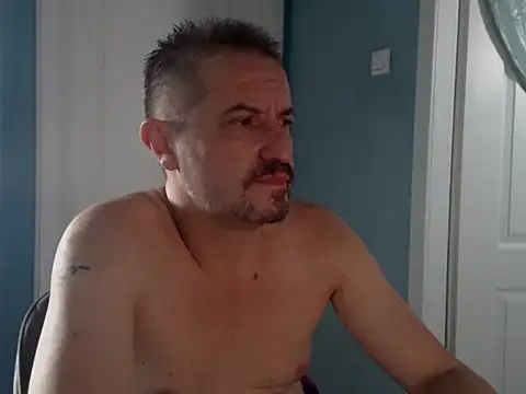 Chatroom XXX en direct de MisterFaithRO