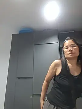 XXX chat uživo modela Silkycreamy_ivory