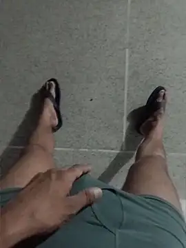 Rocky-badboy_cum4me: διαδικτυακό σόου στην κάμερα