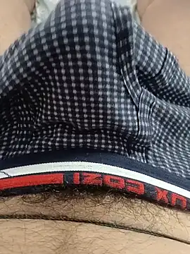 Rocky-badboy_cum4me: διαδικτυακό σόου στην κάμερα