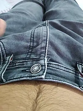 Rocky-badboy_cum4me: διαδικτυακό σόου στην κάμερα