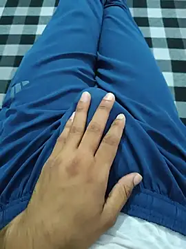 Rocky-badboy_cum4me 网络视讯表演