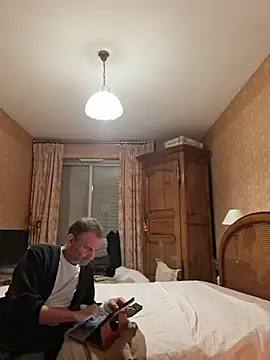 Chnrt: διαδικτυακό σόου στην κάμερα