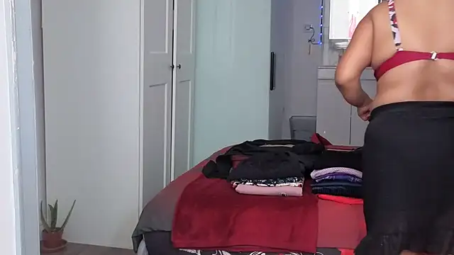 HotSpicyGujju's Live XXX Chat