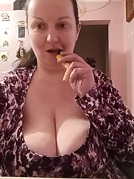 BustyLadyAlma Webcam Show