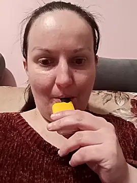 BustyLadyAlma 网络视讯表演