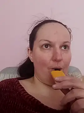 BustyLadyAlma 网络视讯表演