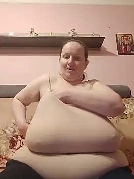 BustyLadyAlma's Live XXX Chat