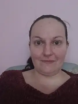 Phòng Chat Trực Tiếp BustyLadyAlma