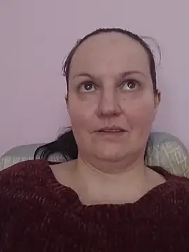 BustyLadyAlma live-chat rom