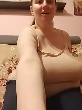 BustyLadyAlma 即時 XXX 聊天