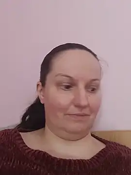 BustyLadyAlma élő XXX-chatje