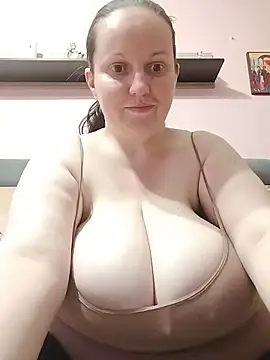 XXX chat uživo modela BustyLadyAlma