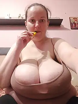 Chat +18 de BustyLadyAlma ao vivo