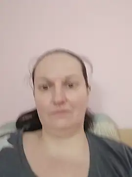 BustyLadyAlma 网络视讯表演