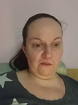 BustyLadyAlma Show in webcam
