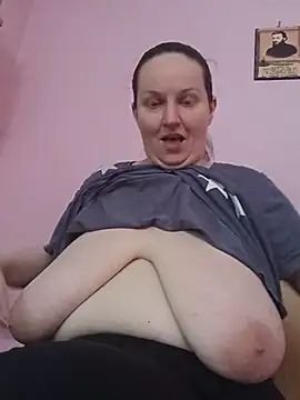 BustyLadyAlma 网络视讯表演