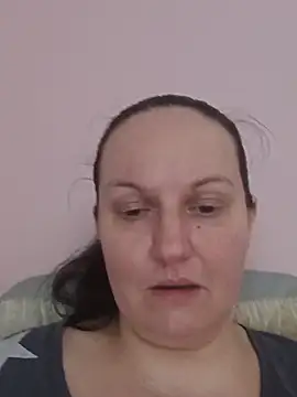BustyLadyAlma's Live XXX Chat
