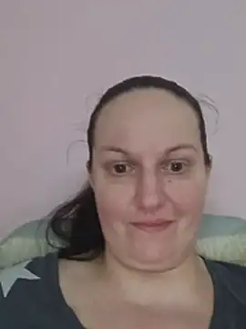 BustyLadyAlma's Live XXX Chat