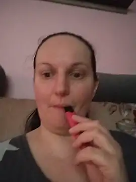 Show modela BustyLadyAlma na web-kameri