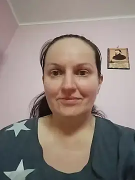 BustyLadyAlma's Live XXX Chat
