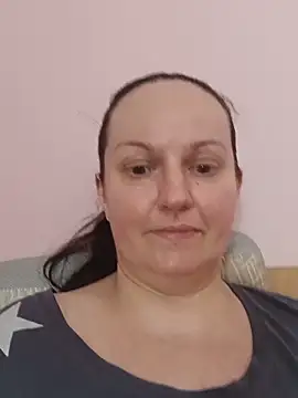 BustyLadyAlma 现场XXX聊天