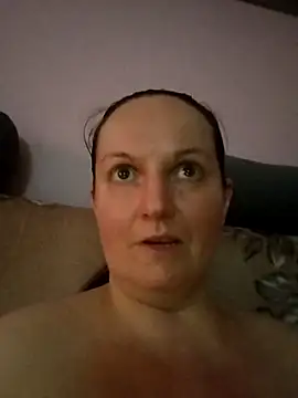 BustyLadyAlma Adlı Modelin Canlı XXX Sohbeti