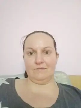 BustyLadyAlma's Live XXX Chat
