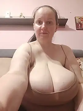 BustyLadyAlma's Live XXX Chat