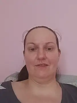 Chatroom XXX en direct de BustyLadyAlma