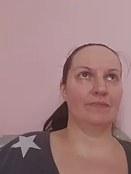 BustyLadyAlma's Live XXX Chat