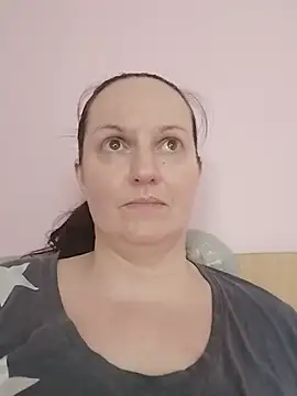 Chat +18 de BustyLadyAlma ao vivo
