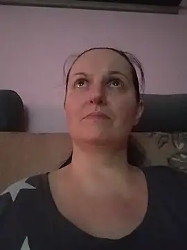 BustyLadyAlma Adlı Modelin Canlı XXX Sohbeti