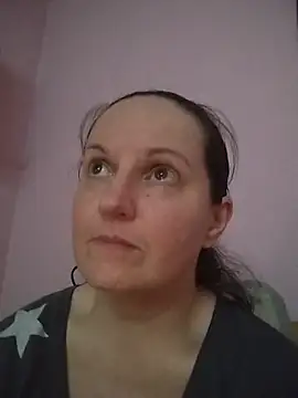دردشة BustyLadyAlma الجنسية المباشرة