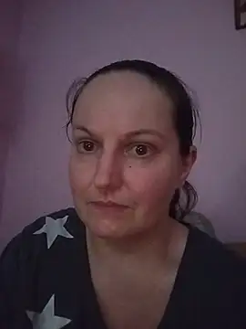 Chat +18 de BustyLadyAlma ao vivo