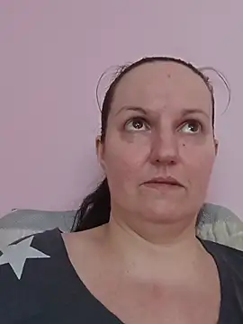 BustyLadyAlma's Live XXX Chat