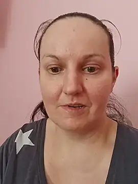 BustyLadyAlma's Live XXX Chat