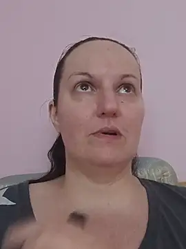 BustyLadyAlman Live XXX chat