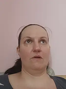 BustyLadyAlma's Live XXX Chat