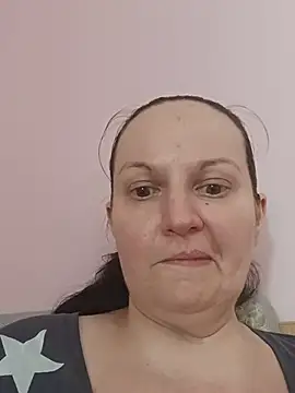 BustyLadyAlma's Live XXX Chat