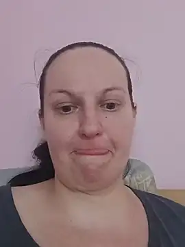BustyLadyAlma's Live XXX Chat