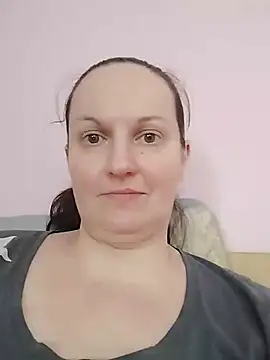 BustyLadyAlma's Live XXX Chat